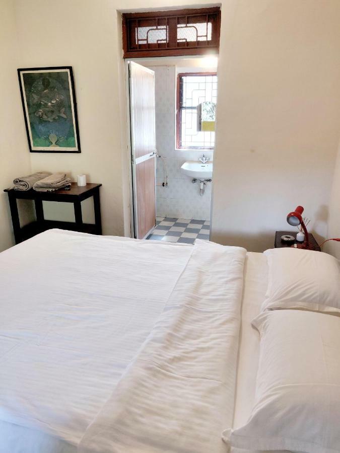 Bean Me Up Hotel Vagator Bagian luar foto