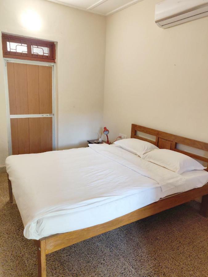 Bean Me Up Hotel Vagator Bagian luar foto